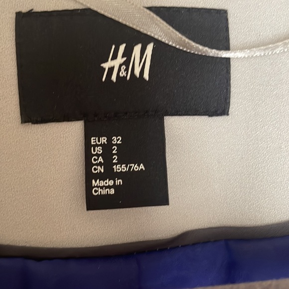 H&M cropped Stone color blazer with flap front. Blue satin lining. Size US 2 - Picture 2 of 3